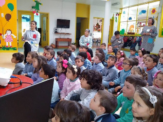 Alunos do JI assistem a sessao