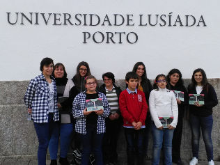 Professores e alunos do agrupamento na Universidade Lusíada