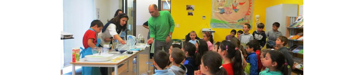 Alunos em atividades.