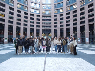 Programa Escola Embaixadora do Parlamento Europeu leva vinte e quatro alunos do AEA ao Parlamento Europeu, em Estrasburgo