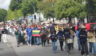 Cortejo à luz dos valores europeus uniu escola e comunidade